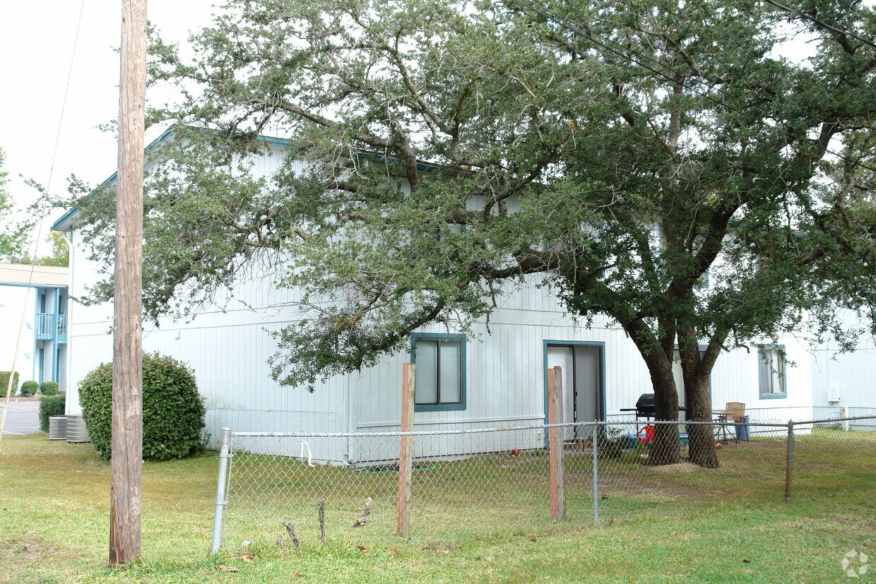 Building Photo - 719 Green St