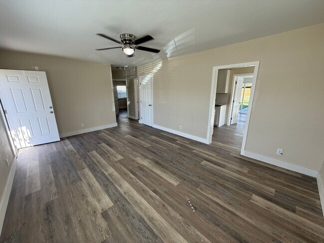 Foto del edificio - 3 bed 2 bath house with garage