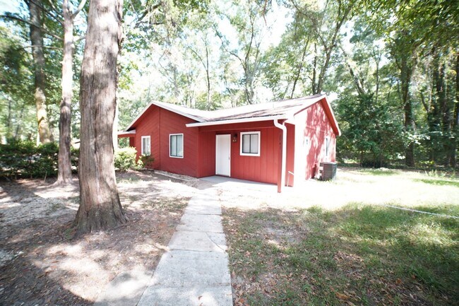 Foto del edificio - 2 bed / 1 bath Townhome on Tharpe