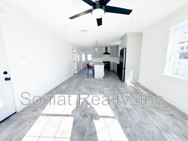 Building Photo - 235 Jefferson Heights