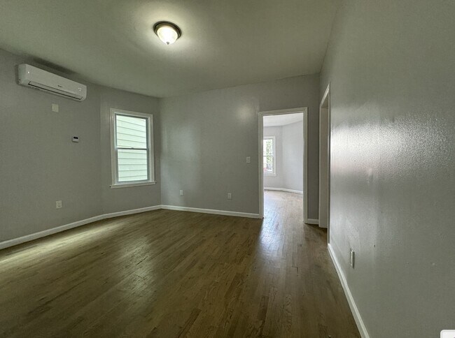Building Photo - 302 Arlington Ave