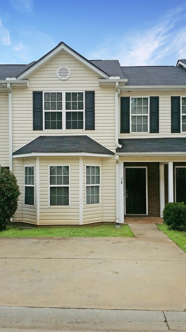 Building Photo - 121 Evergreen Dr