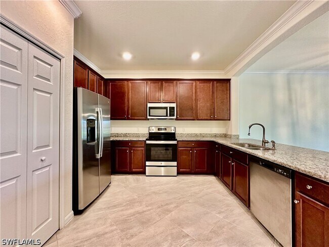 Building Photo - 1823 Alameda Dr