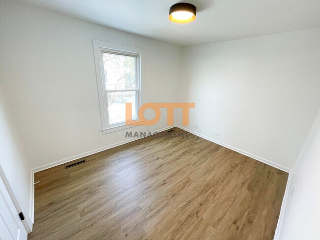 Foto del edificio - 603 Cedar Lane Rd