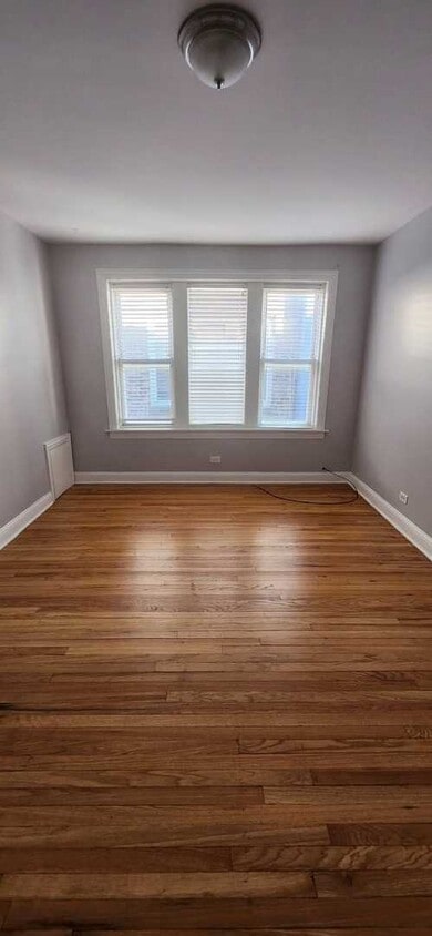 Foto principal - 3009 W Armitage Ave