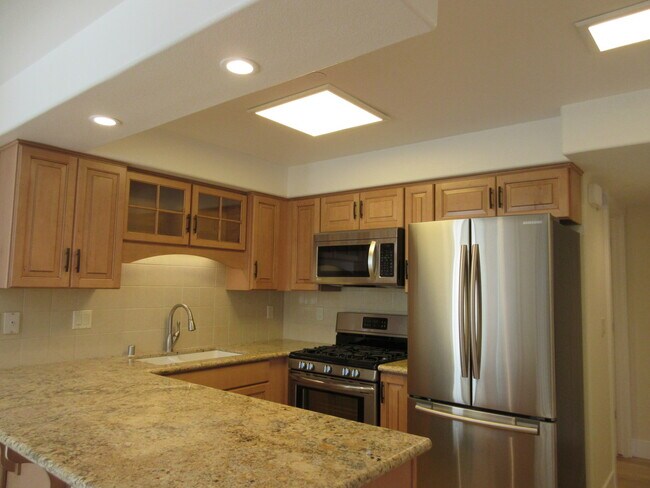 Building Photo - Newer Home in Seabright