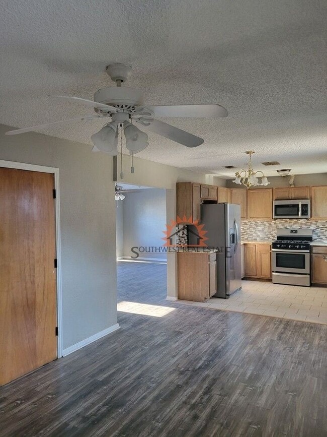 Building Photo - Nicely updated 2 bedroom 1 bathroom home.