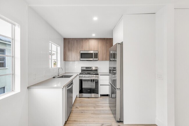 Foto del edificio - 3701 Hughes Ave