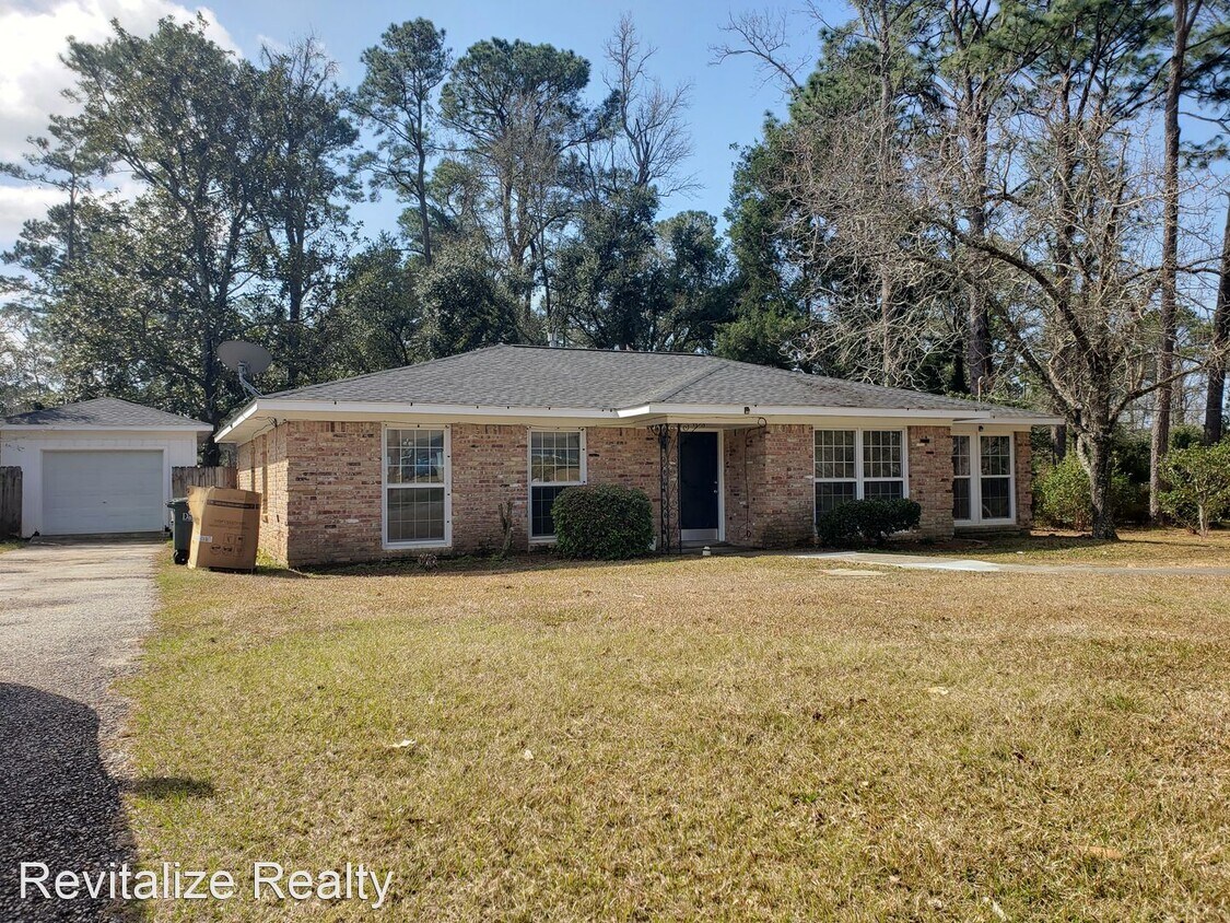 4 br, 2 bath House 110 Windsor Dr House for Rent in Daphne, AL
