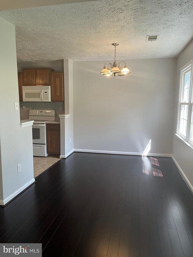 Building Photo - 2124 Duchy Ct