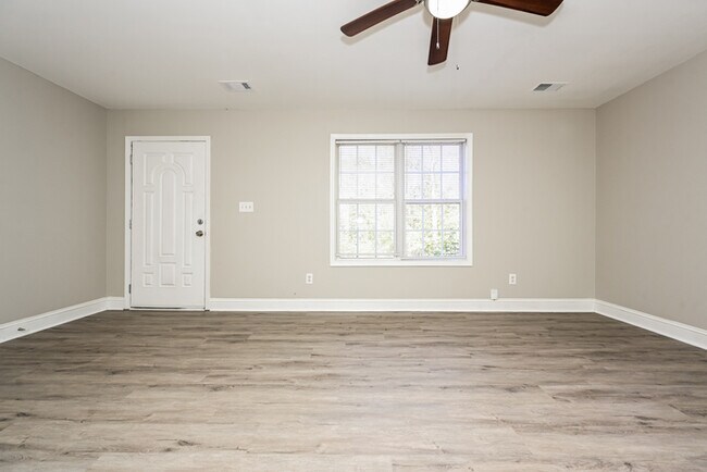 Foto del edificio - 520 Lakewood Dr