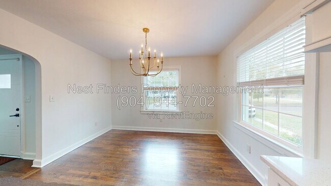 Building Photo - 2215 Larchmont Rd