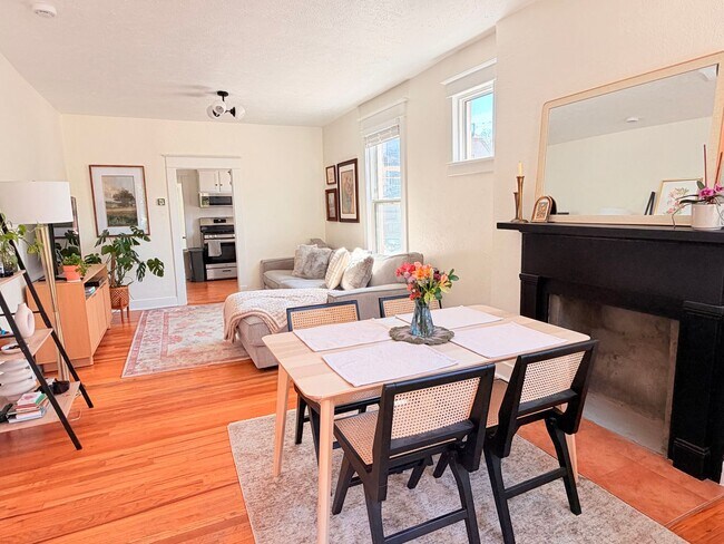 Foto del edificio - Charming 2 Bed 1 Bath Duplex in West Highlands