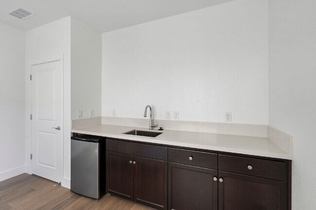 Foto del edificio - 1416 Marmo Cir