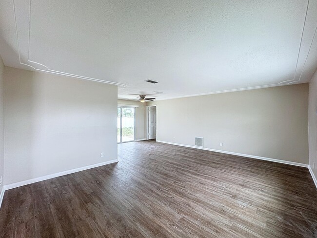 Building Photo - 1545 Polaris St