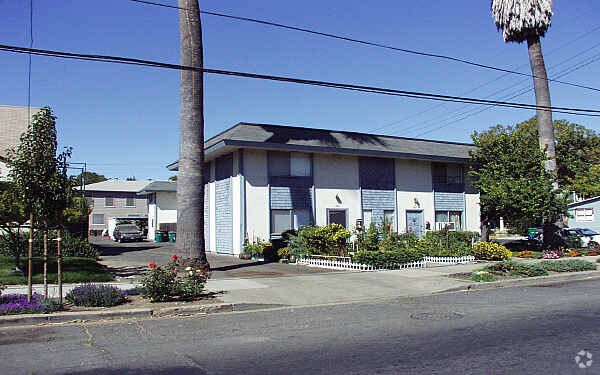 Building Photo - 395--397 Coombs St