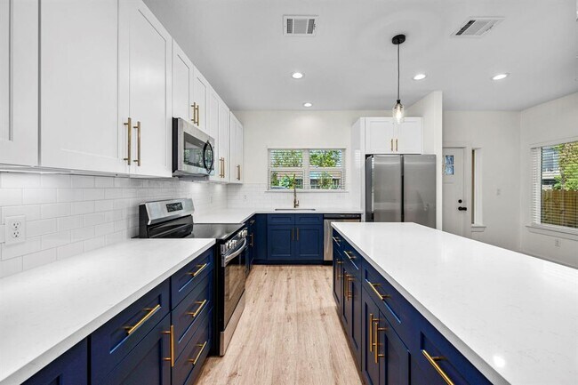 Building Photo - 5700 Elysian St