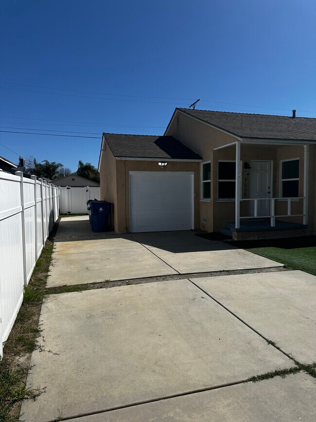 Building Photo - 7038 Yarmouth Ave