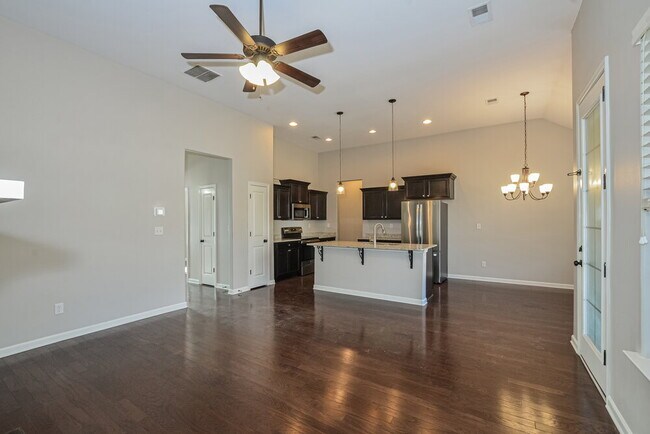 Foto del edificio - 145 Hidden Meadows Ln