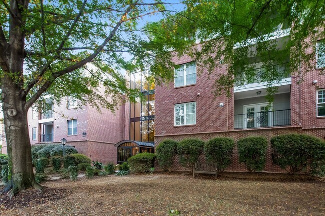 Foto del edificio - Live in the Heart of Historic Dilworth – W...