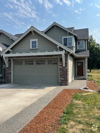 Building Photo - 2200 Greenview Cir