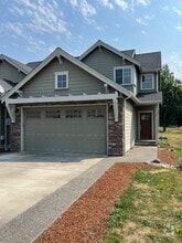 Building Photo - 2200 Greenview Cir