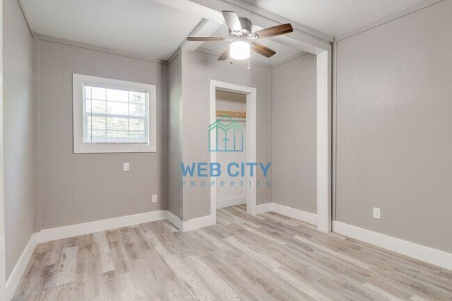 Foto del edificio - 3841 Holmes St
