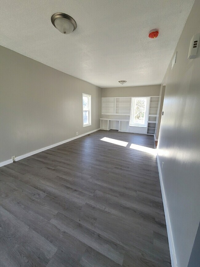 Foto del edificio - 1018 E 18th St