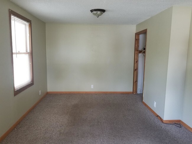 Building Photo - 1134 Birchmont Dr NE