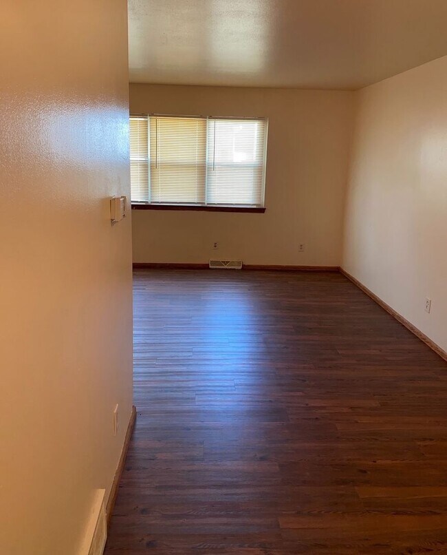 Foto del edificio - 5831 N. 91st St.