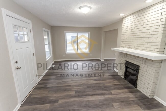 Building Photo - Beautifully 4-Bedroom, 2-Bathroom Home wit...