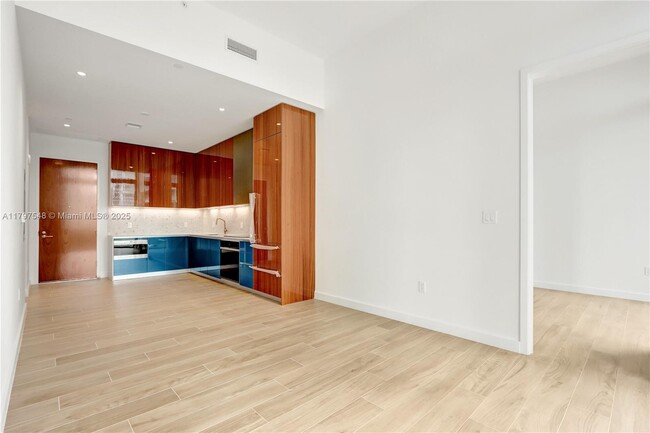 Foto del edificio - 2655 S Bayshore Dr