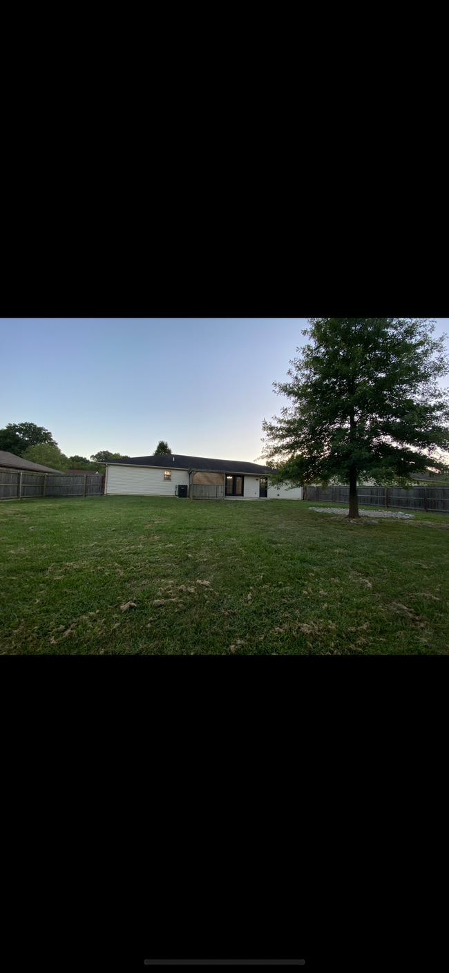 Building Photo - 2214 Morning Glory Dr