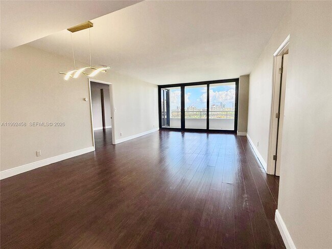 Foto del edificio - 20355 NE 34th Ct