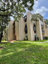 Building Photo - 14221 N Kendall Dr