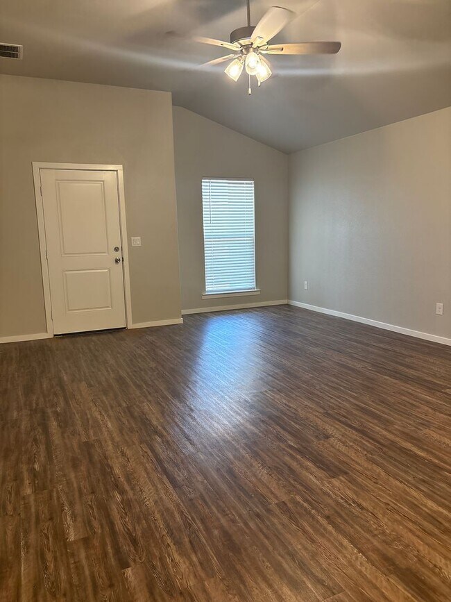 Foto del edificio - Half off the 1st month's rent!!