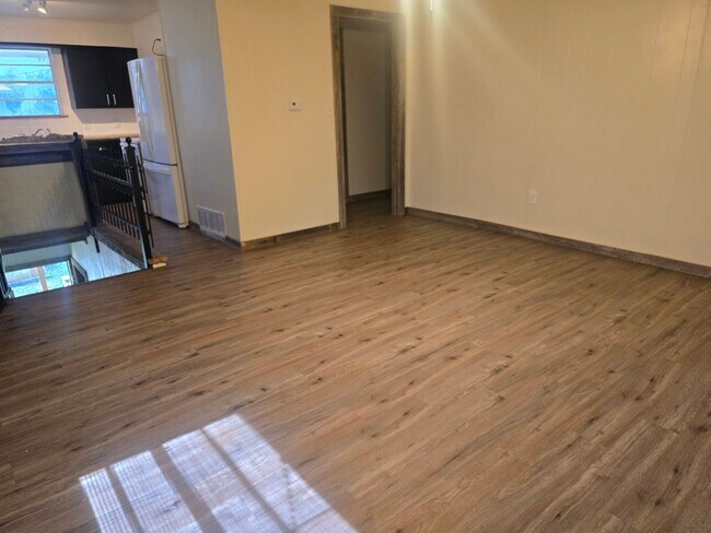 Foto del edificio - 217-219 E. Third Street