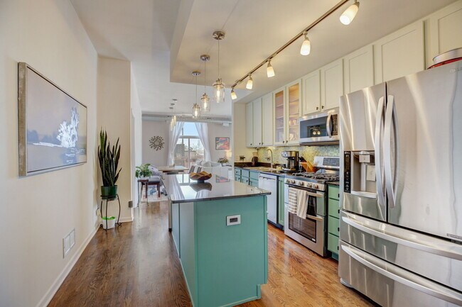 Foto del edificio - 2356 N Elston Ct