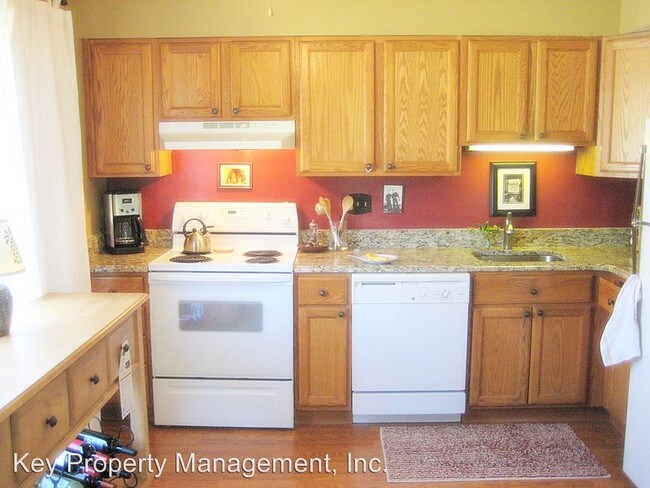 Building Photo - 5847 Hunt Hill Dr
