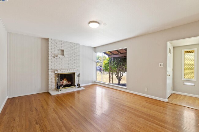Foto del edificio - 666 Bluefield Ln