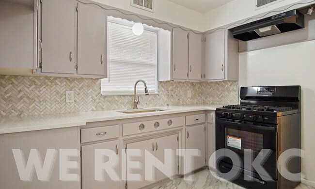 Building Photo - 132 W Jarman Dr