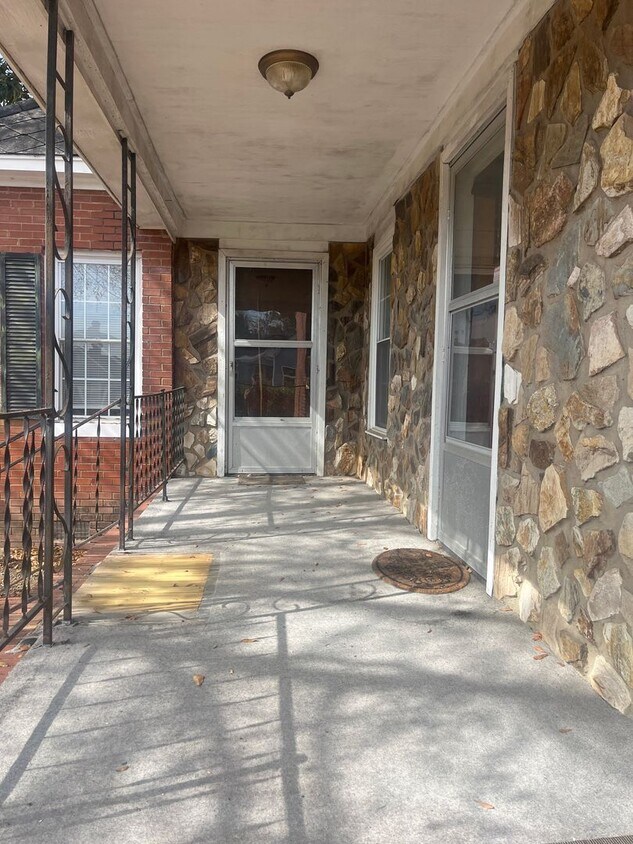 Foto del edificio - 3 Bed, 1 Bath House