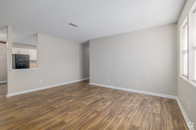 2 habitaciones, 1 baño - 940 pies cuadrados - Sala de estar - Fulwood Pointe