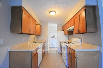 Building Photo - 6050 SW 130th Ave