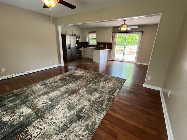 Foto del edificio - 2133 Catherine Lake Rd