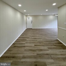 Building Photo - 5608 Bloomfield Dr