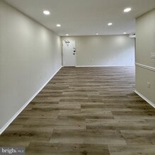Building Photo - 5608 Bloomfield Dr