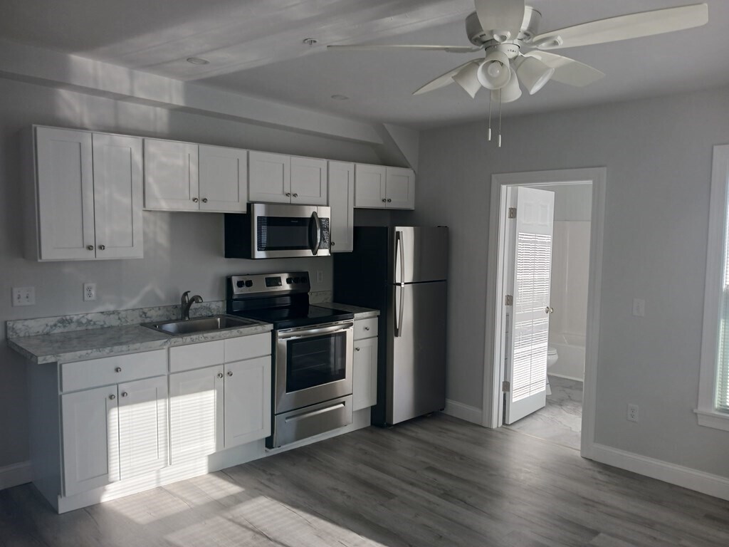 11 S Park Ave Unit 3, Plymouth, MA 02360 Room for Rent in Plymouth