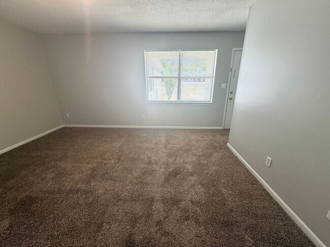 Building Photo - Charming 2 bedroom 1 bath duplex In Hahira Ga
