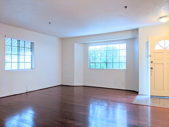 Living Room - 27 Palmetto Dr